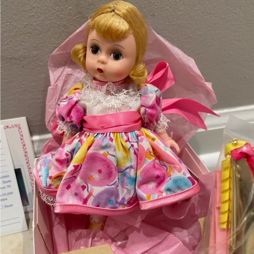 Wendy Happy Birthday Doll - Picture 3 of 5